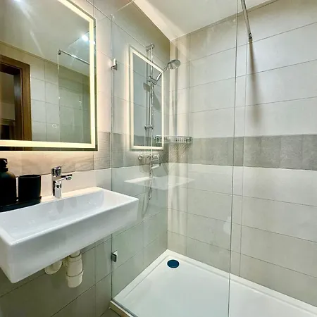 Appartement Modern Retreat In The Heart Of St Julians à San Ġiljan Extérieur photo