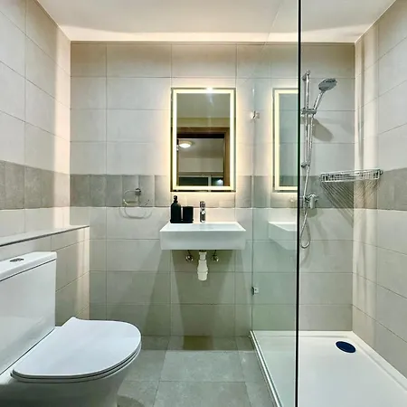 Appartement Modern Retreat In The Heart Of St Julians à San Ġiljan Extérieur photo