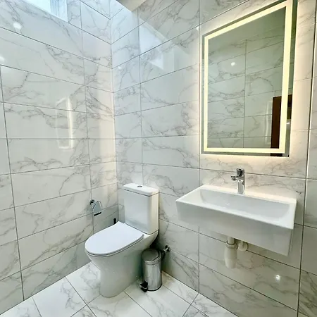 Appartement Modern Retreat In The Heart Of St Julians à San Ġiljan Extérieur photo