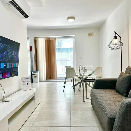 Appartement Modern Retreat In The Heart Of St Julians à San Ġiljan Extérieur photo