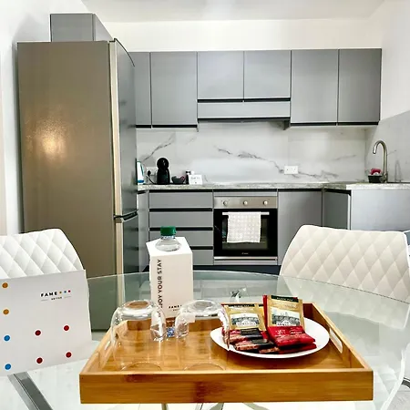 Appartement Modern Retreat In The Heart Of St Julians à San Ġiljan Extérieur photo