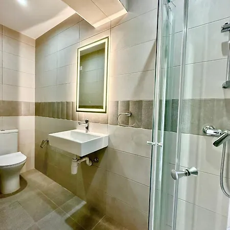 Appartement Modern Retreat In The Heart Of St Julians à San Ġiljan Extérieur photo